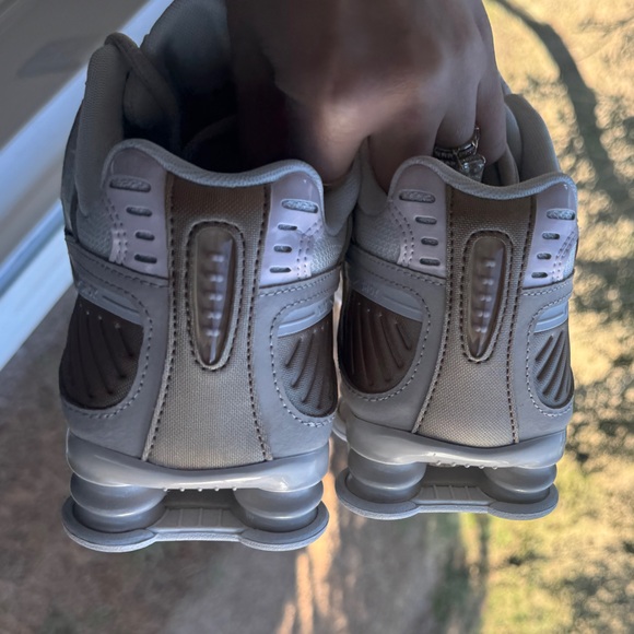 NIKE SHOX ENIGMA RUNNING SHOES WOMEN DESERT SAND SIZE 9 US - Picture 5 of 6